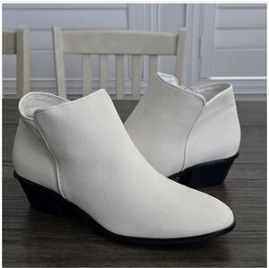 Boston Design Studio Off White Leather Ankle  Booties for Women Size 10